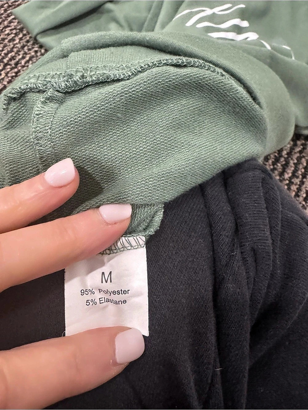 Green Be Kind Crewneck Size Medium Like New - Picture 3 of 3